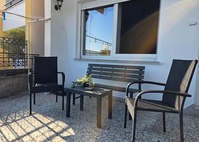 Marina's Guesthouse, Seaview アパート *