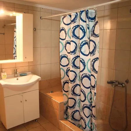 Marina's Guesthouse, Seaview Apartment