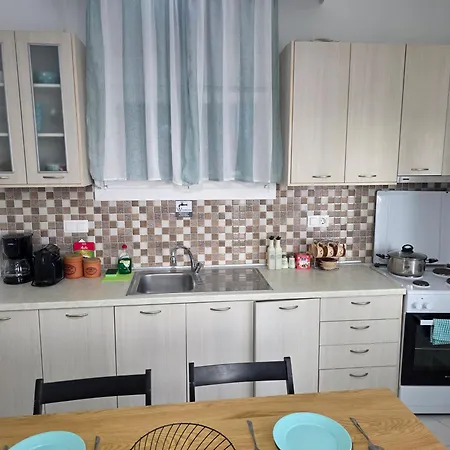 Marina's Guesthouse, Seaview *