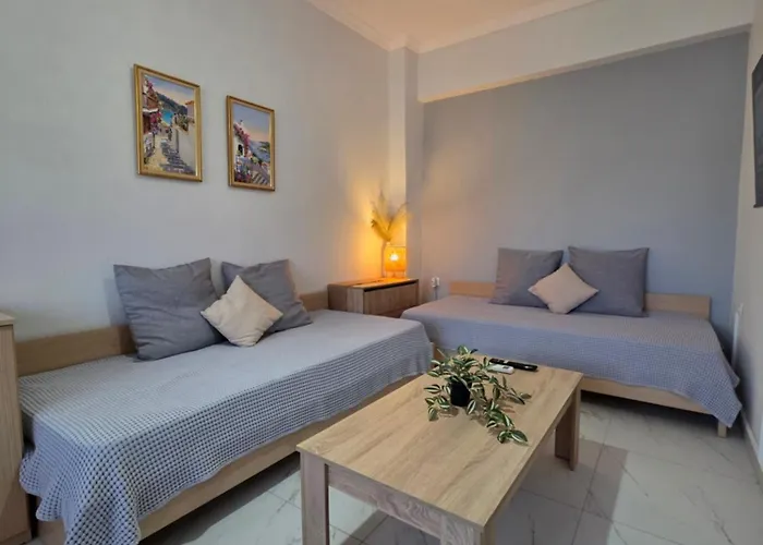 Marina's Guesthouse, Seaview Apartment *