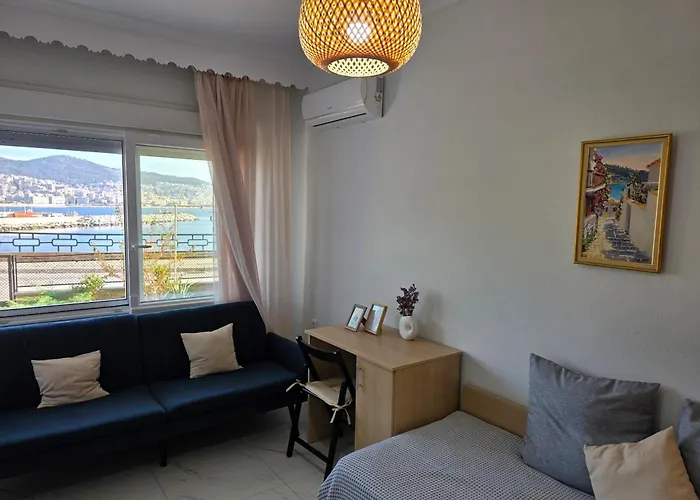 Marina's Guesthouse, Seaview *